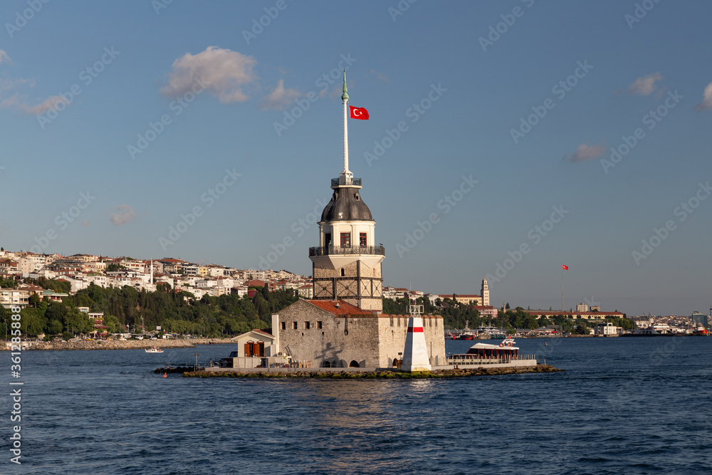 Fototapeta premium Maidens Tower in Istanbul, Turkey