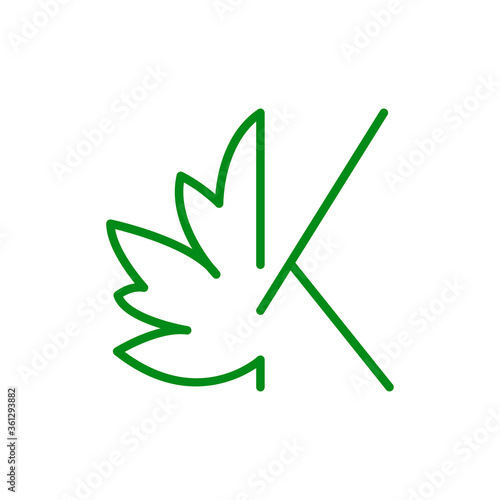 Concepto hoja de árbol. Logotipo lineal letra K con mitad hoja de arce en color verde
