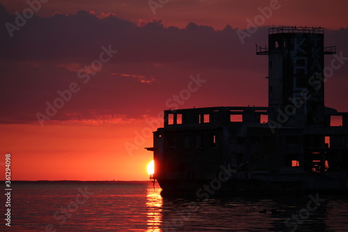 Wschód słońca - torpedownia w Gdyni photo