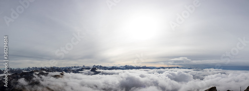 Herbstliches Wolkenmeer am Nebelhorn - Alpen