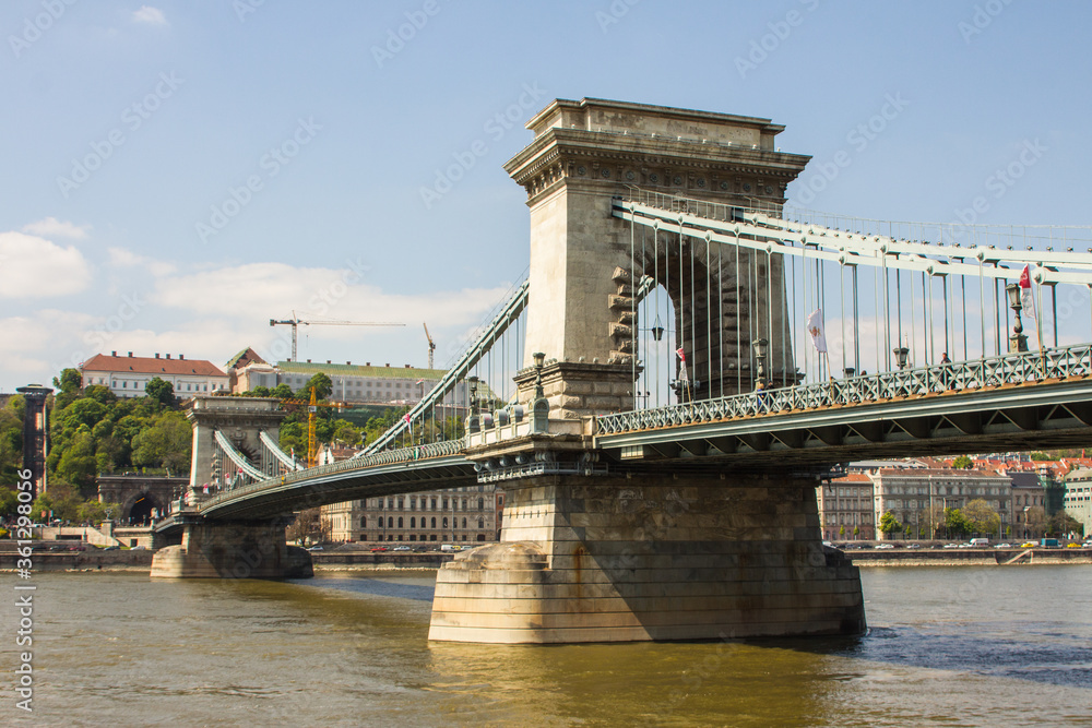 Obraz premium View of the Szechenyi Chain Bridge in Budapest. Hungary