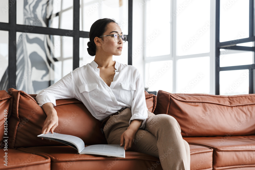 Attractive young asian business woman