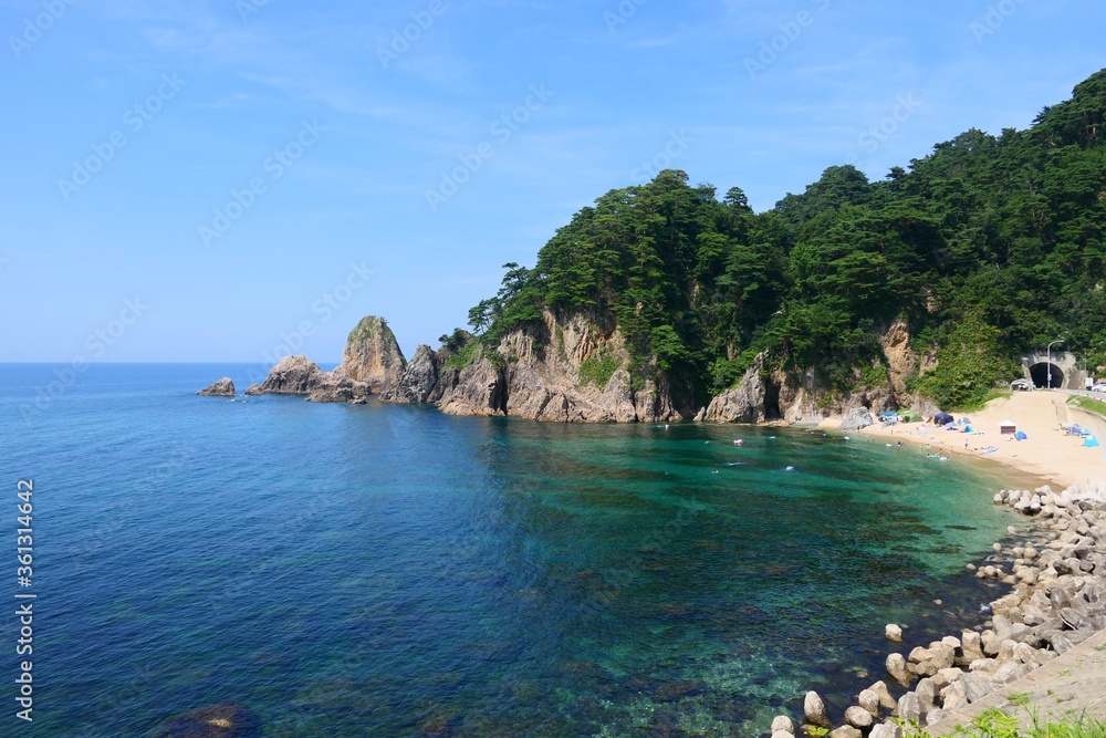 Fototapeta premium 新潟の名所、笹川流れ。村上、新潟、日本。8月上旬。
