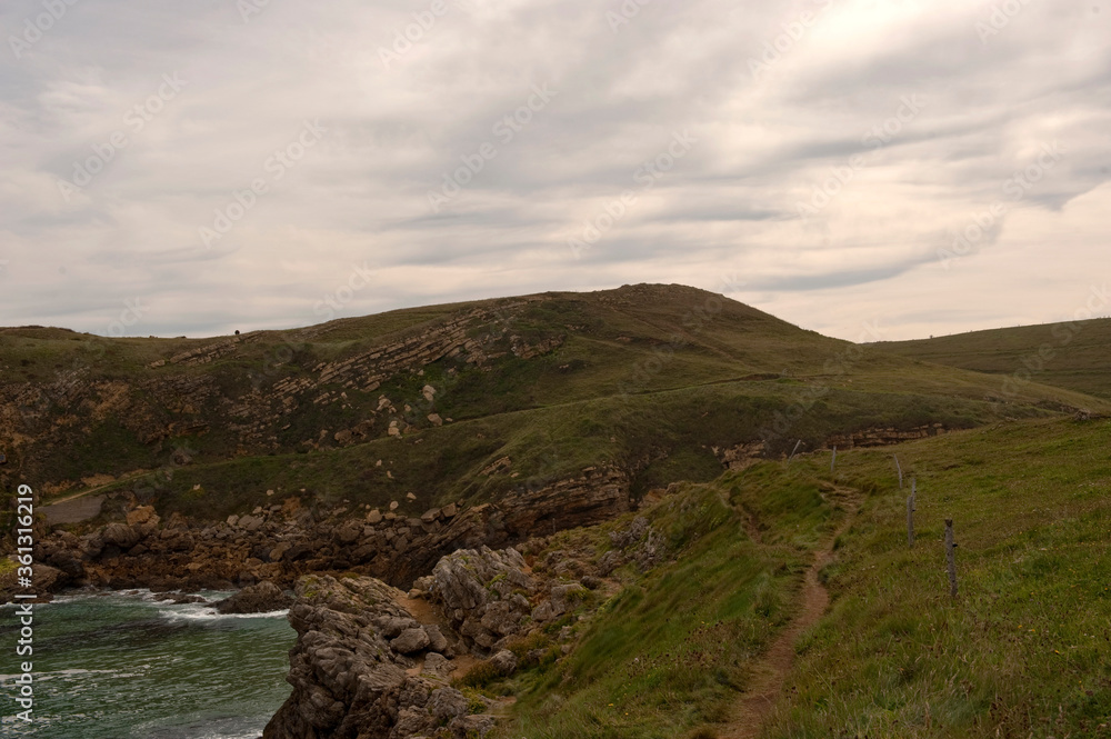 Küste beim Dorf Ubiarco, Cantabria; Kantabrien; Nordküste; Grüne Küste; Costa Verde; Spanien; Atlantik; atlantischer Ozean; Meer