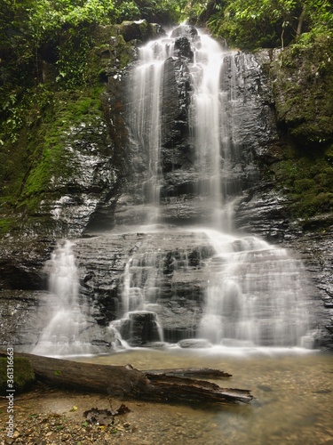 cachoeira em uma propriedade particular.