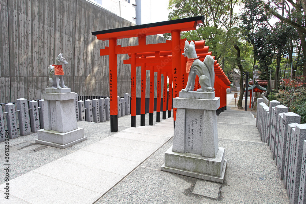 Kitsune or Inari Fox statue at the Ikuta Shrine in Kobe, Japan.