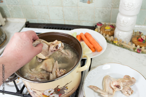 Preparation of broth.