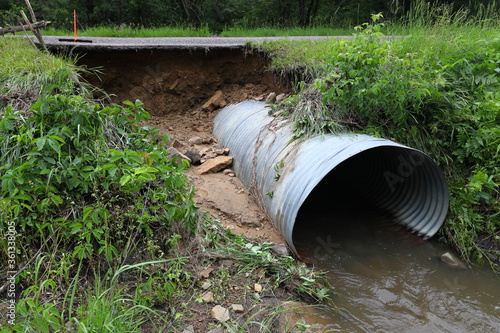 Foto Road damage due to heavy rain and flash floods