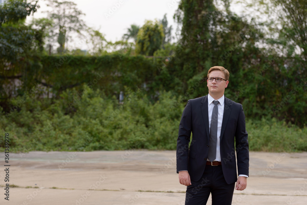 Businessman with blond hair in the streets outdoors Businessman with blond hair in the streets outdoors
