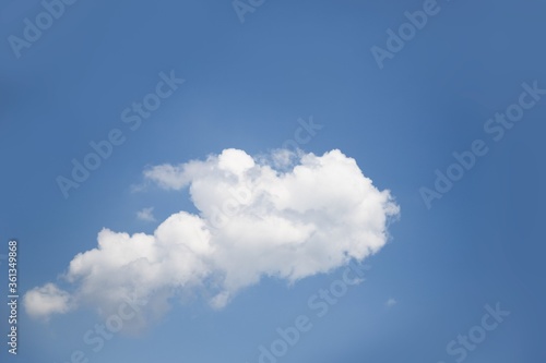 One white cloud floats on clear blue sky background © kvitkanastroyu