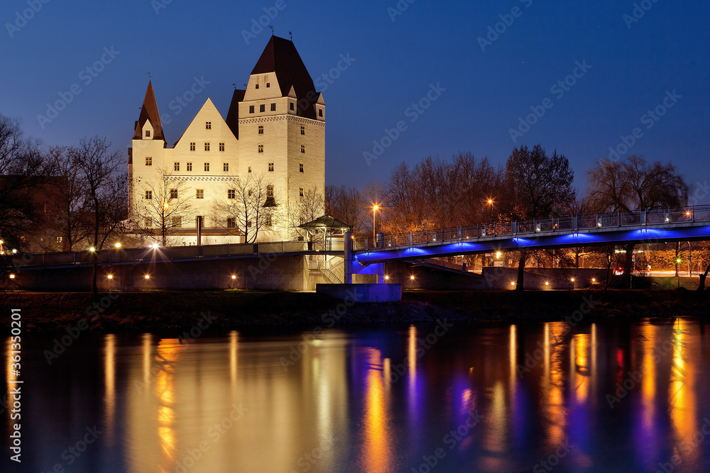 neues Schloss Ingolstadt zur blauen Stunde 