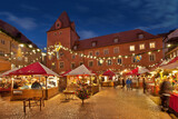 Weihnachtsmarkt Lucrezia Markt Regensburg zur blauen Stunde