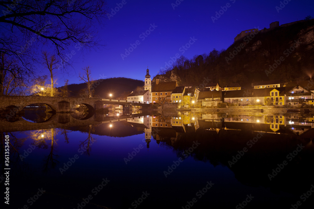 Fototapeta premium romantisches Kallmünz zur blauen Stunde