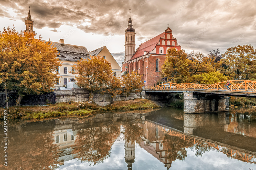 Fototapeta premium Stare Miasto w Opolu nad Młynówką