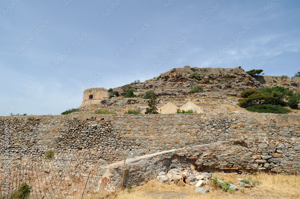 La plate-forme d'artillerie de Miani de la forteresse de de Spinalonga à Élounda près d'Agios Nikolaos en Crète