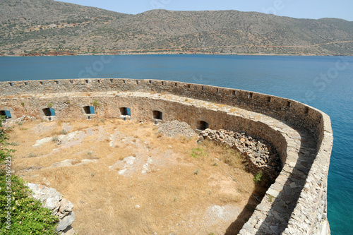 Demi-lune de Michiel de la forteresse de Spinalonga à Élounda près d'Agios Nikolaos en Crète photo