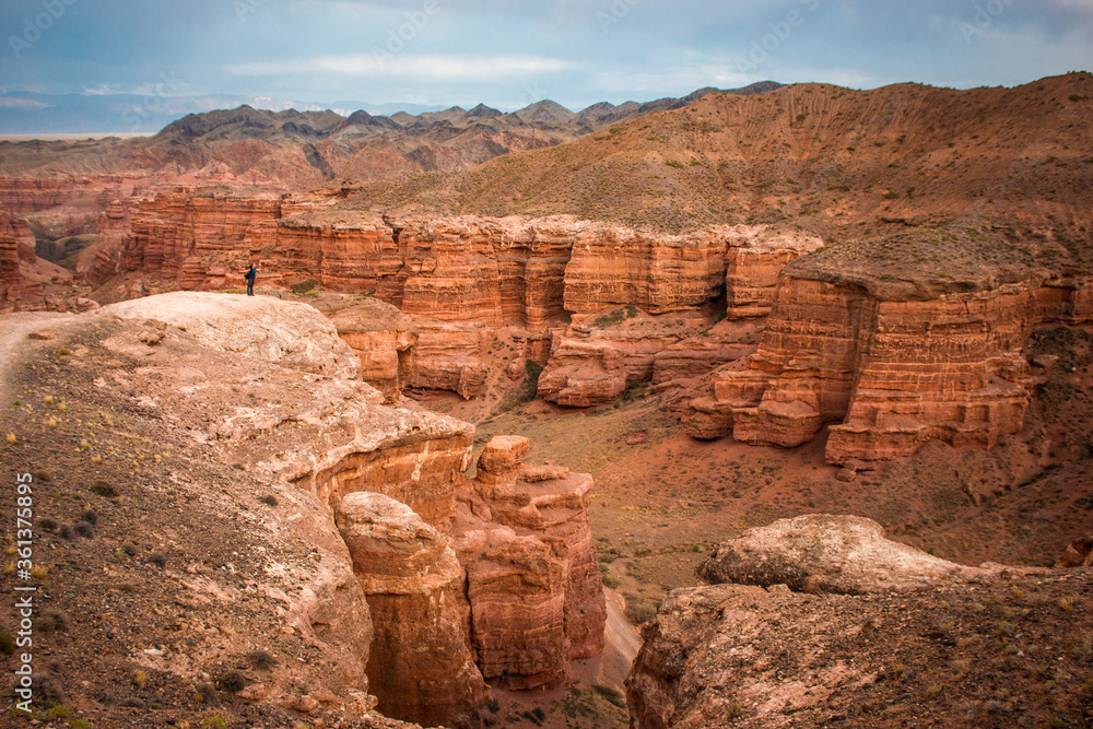 Obraz premium Red canyon valley amazing view. Beautiful desert landscape with sand, rocks, cliffs and hills. National park summer view