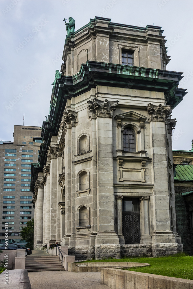 Obraz premium Mary, Queen of World Cathedral (Cathedrale Marie-Reine-du-Monde, 1894) - a minor basilica in Montreal. Mary, Queen of World Cathedral is third largest in Quebec. Montreal, Canada.