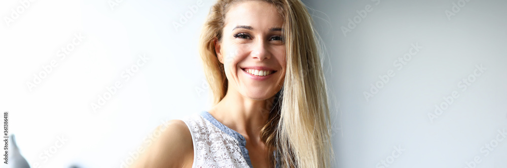 Naklejka premium Lady on music lesson