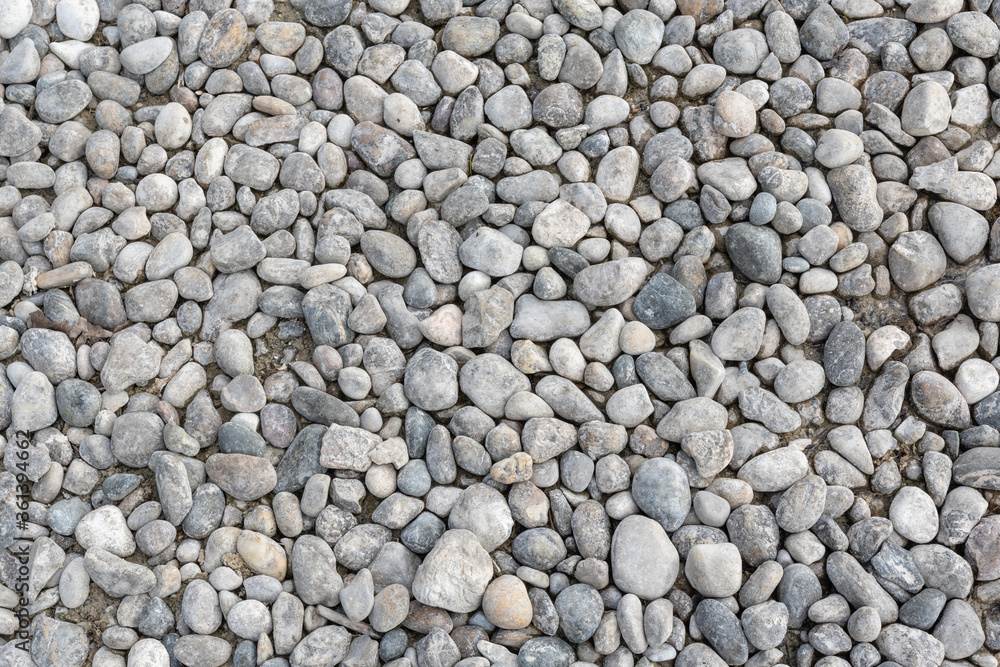 Graue Kieselsteine in der Natur am Strand vom See Graue Kieselsteine in der Natur am Strand vom See