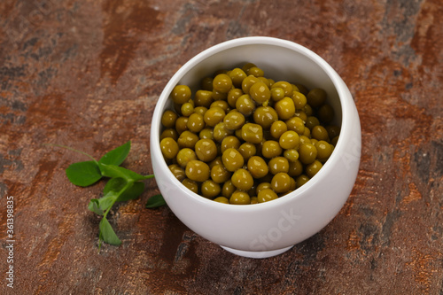 Canned Green peas in the bowl