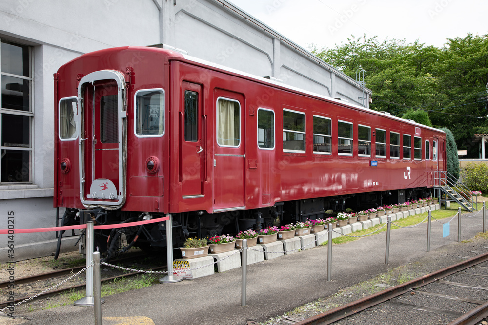 Fototapeta premium 京都鉄道博物館 扇形車庫 -オハフ50形68号車-