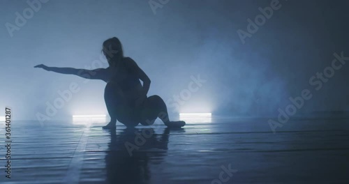 Wallpaper Mural Contemporary dancing performers in dance practice class Torontodigital.ca