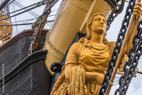 Leinwand Poster Golden figurehead in the bow of the frigate Jylland