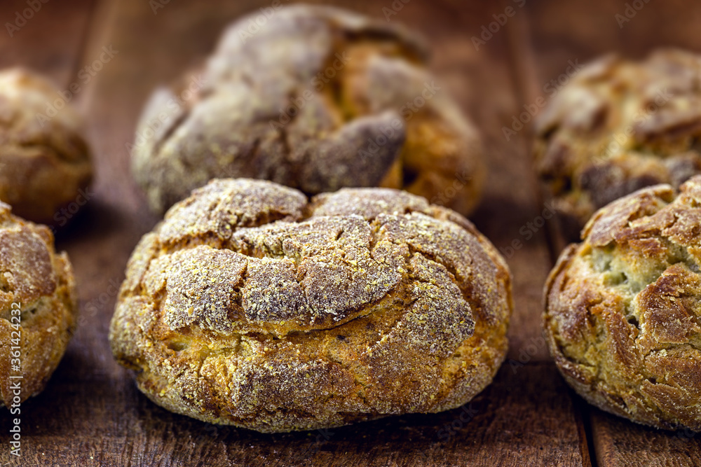 Broa is a type of corn and wheat bread traditionally made in Portugal, Galicia and Brazil. Flour is made from corn and wheat or rye and yeast. Cookie or sweet typical of popular festivals in June.