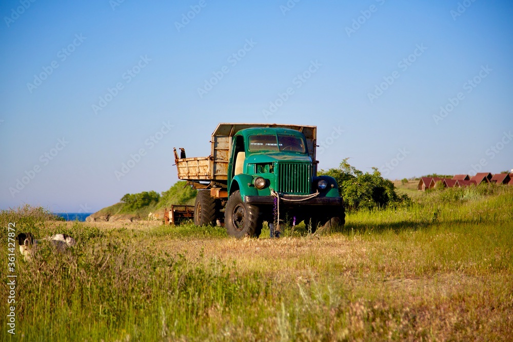 Fototapeta premium A large machine in a field