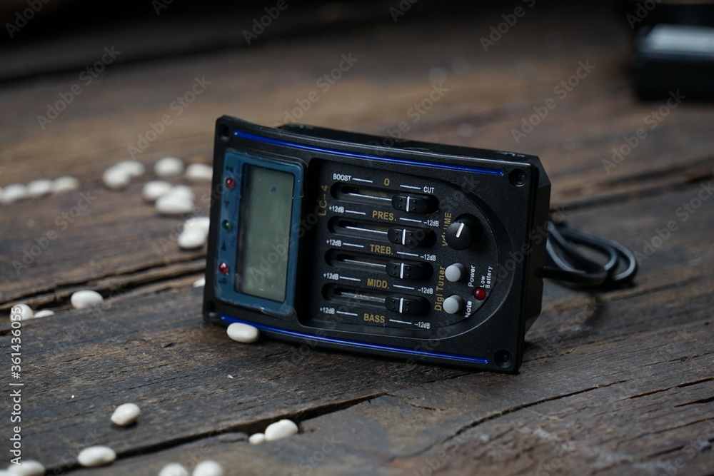 Fototapeta premium sistema electrico con afinador