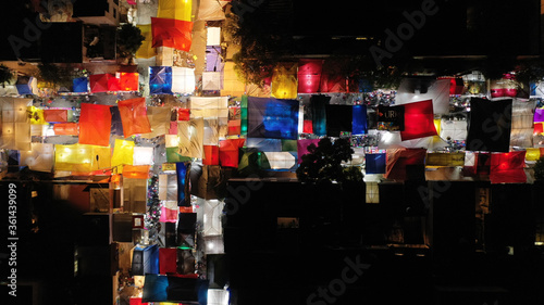 Vista aerea de tiendas en pueblo de México