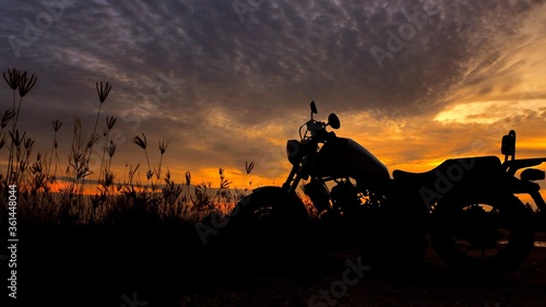 Obraz na płótnie Motorcycle silhouette at sunset time