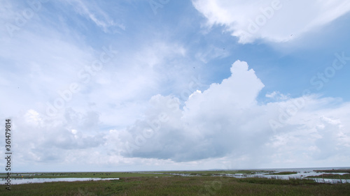 Fototapeta Naklejka Na Ścianę i Meble -  Sky and clouds on a beautiful, beautiful day in lakes in nature