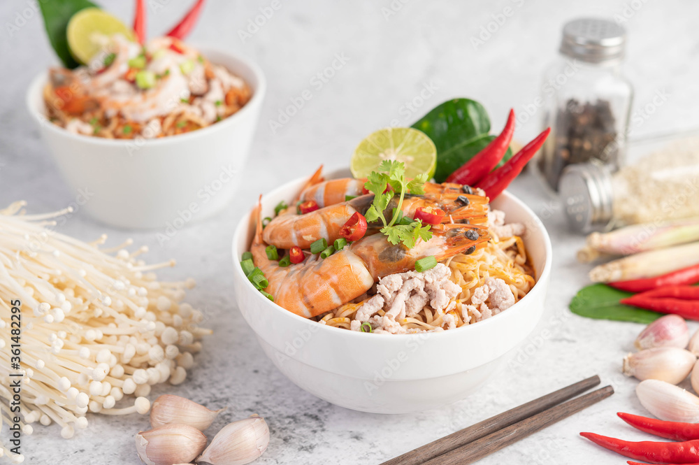 Instant noodles stir-fried with shrimp and pork. Instant noodles stir-fried with shrimp and pork.