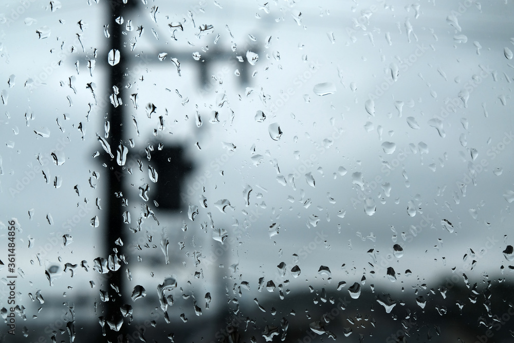 雨粒のついたガラス越しの街 Stock Photo Adobe Stock