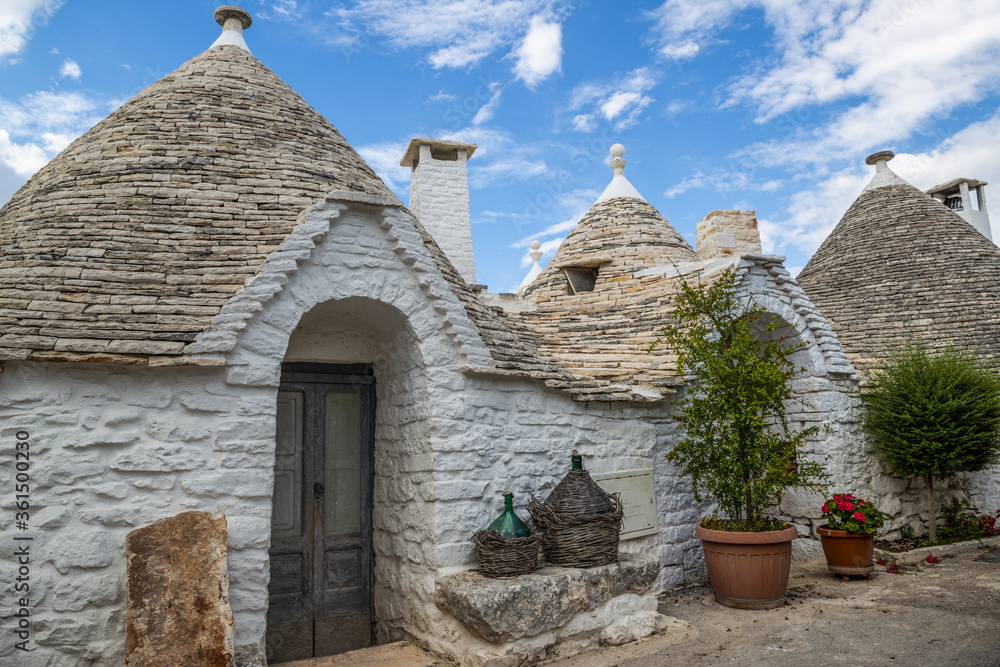 La ville d'Alberobello en Italie et ses Trullos fabriqués en pierre