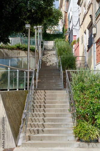 Escaleras urbanas en barrio de Horta, Barcelona