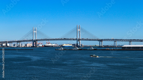 横浜港 大桟橋から見える青空と海
