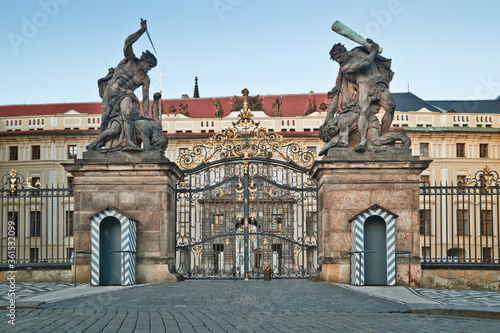 Canvas Print Matyas (main) gate of Prague castle upfront with typical guard posts without gua