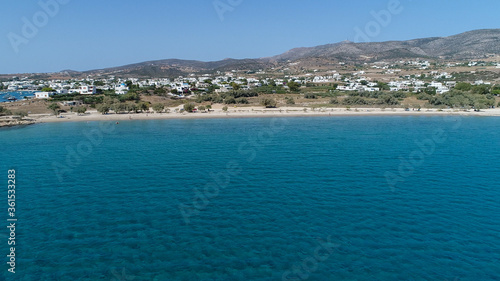 Plage d'Aliko sur l'île de Naxos dans les Cyclades en Grèce vue du ciel