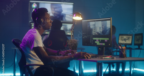 Slika na platnu Video editors at work in editing room