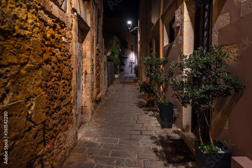 Fototapeta Naklejka Na Ścianę i Meble -  Chania, old town, night streets. Crete, Greece
