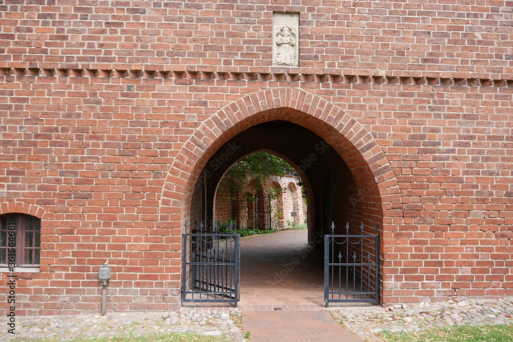 Torhaus Kloster Lehnin mit Norddeutscher Backsteingotik Torhaus Kloster Lehnin mit Norddeutscher Backsteingotik