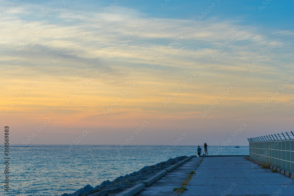 Fototapeta premium 沖縄県伊良部島・下地島１７エンドの夕景