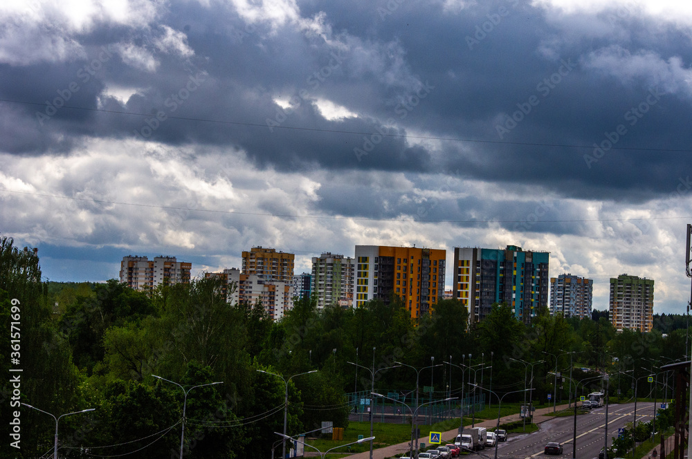 Fototapeta premium Cloudy sky in the city