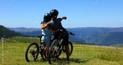 mountain biker, two children with bike and look at the beautiful scenery © M.studio