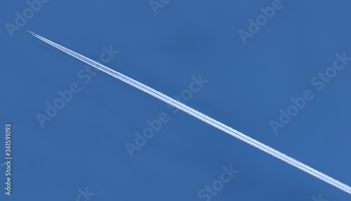 Cuadro en lienzo white trail of an airplane on the blue sky