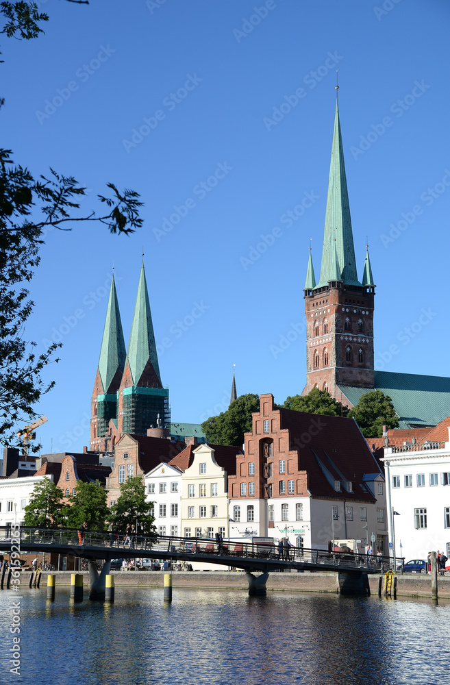 Trave und St. Pertrikirche in Lübeck Trave und St. Pertrikirche in Lübeck
