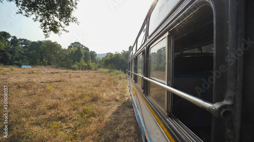 Foto The view from the window of an intercity bus in India